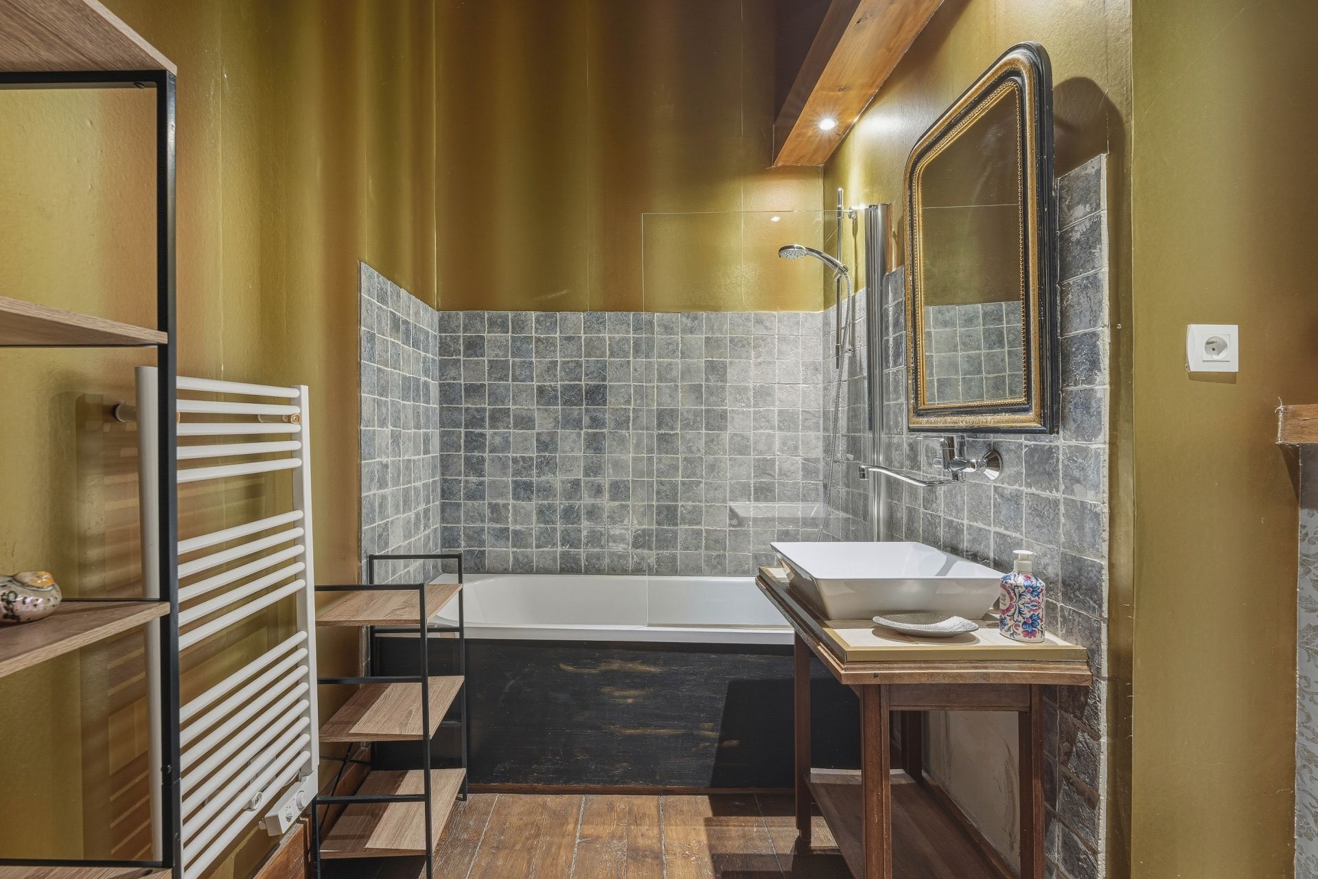 château 12 Pièces en vente sur MONTANGES (01200)