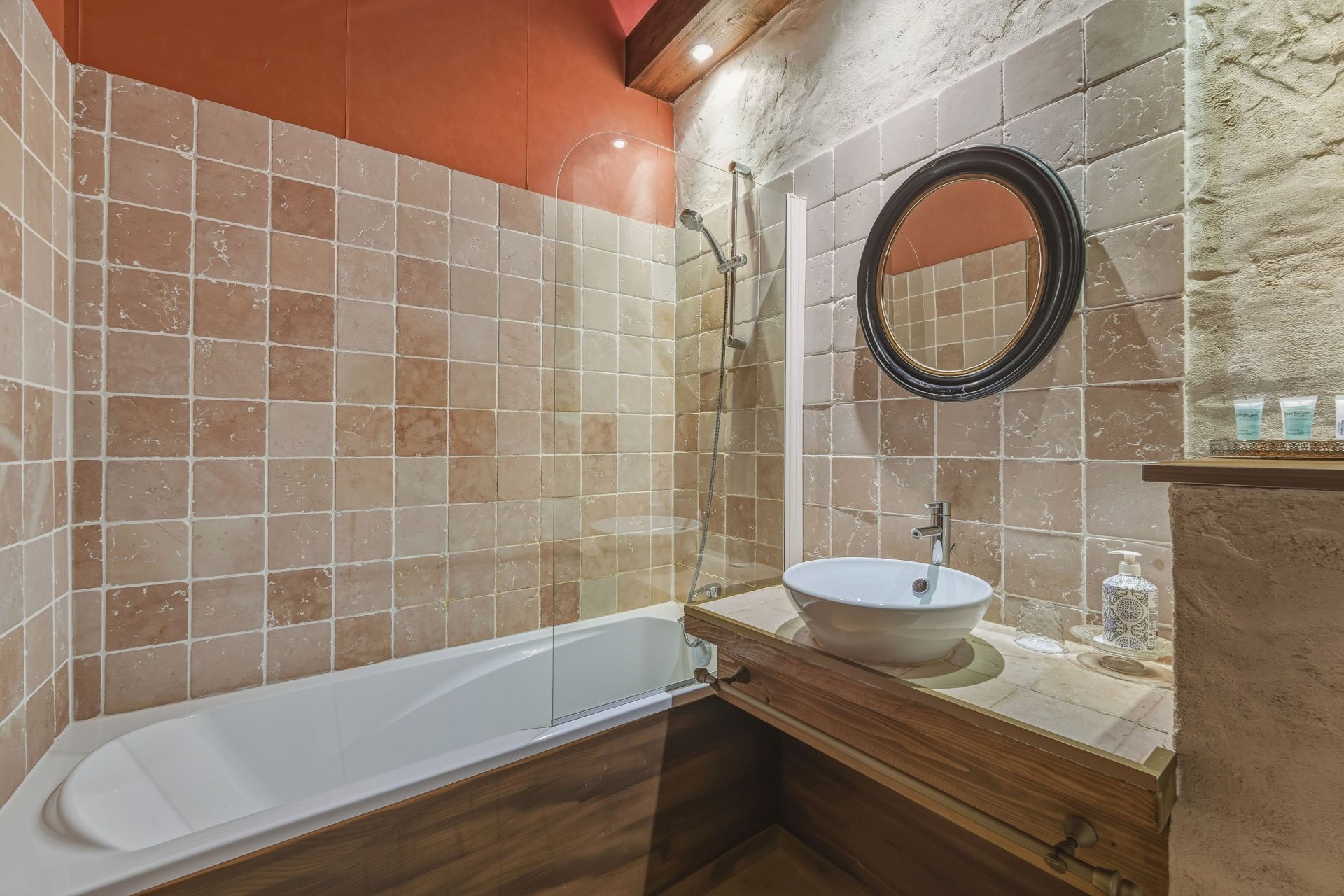 château 12 Pièces en vente sur MONTANGES (01200)