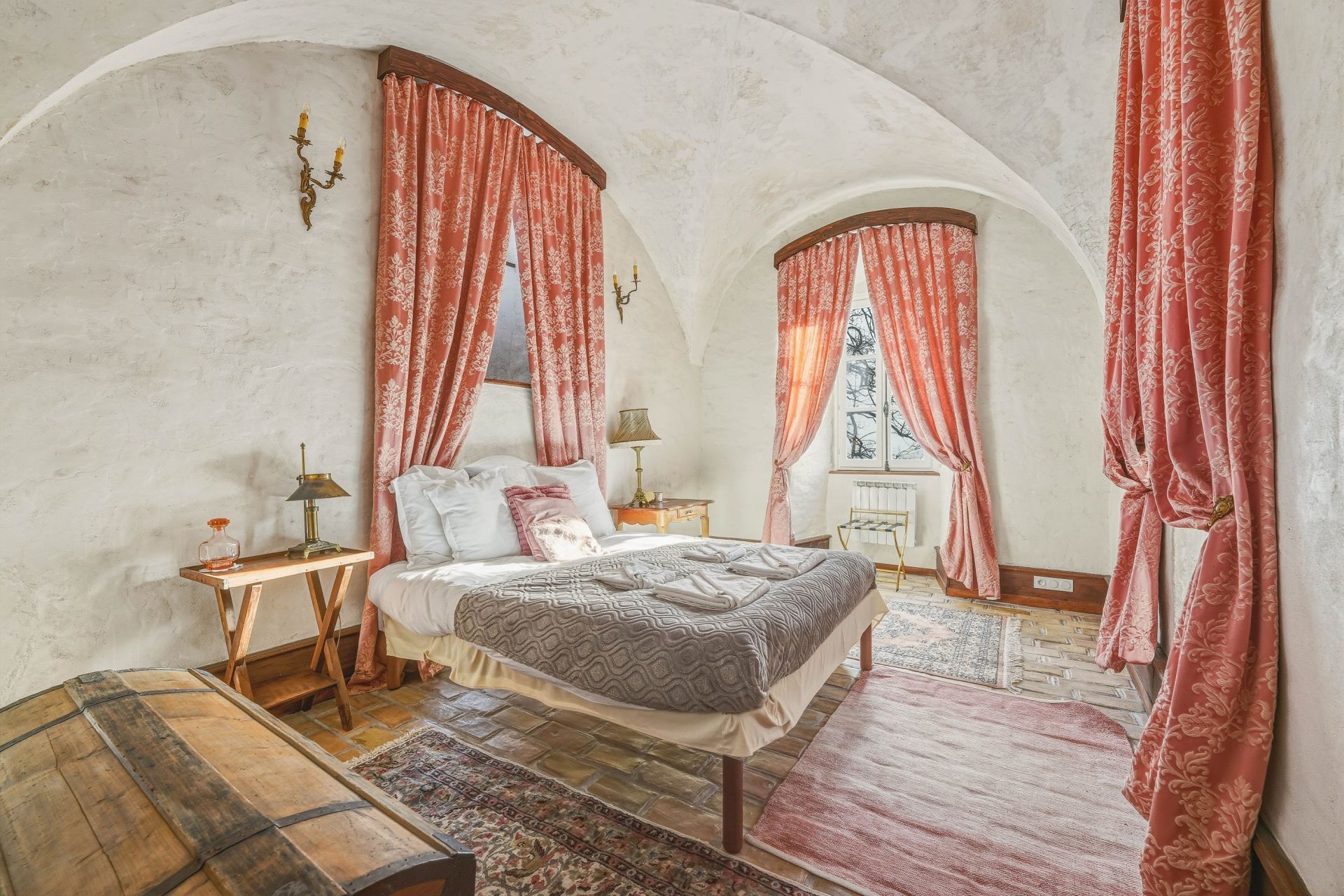 castle 12 Rooms for sale on MONTANGES (01200)