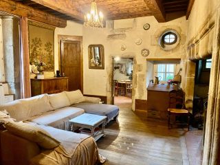 château 12 Pièces en vente sur MONTANGES (01200)