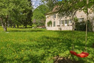 castle 12 Rooms for sale on MONTANGES (01200)