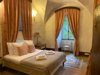 château 12 Pièces en vente sur MONTANGES (01200)