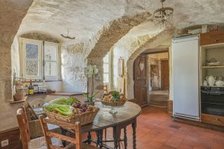 château 12 Pièces en vente sur MONTANGES (01200)