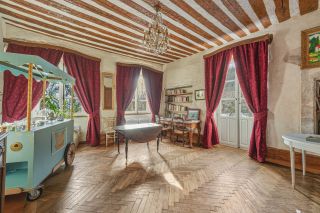 château 12 Pièces en vente sur MONTANGES (01200)