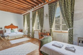 château 12 Pièces en vente sur MONTANGES (01200)