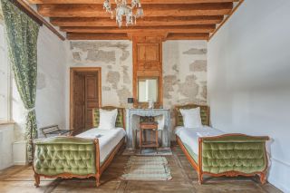 château 12 Pièces en vente sur MONTANGES (01200)