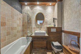 castle 12 Rooms for sale on MONTANGES (01200)