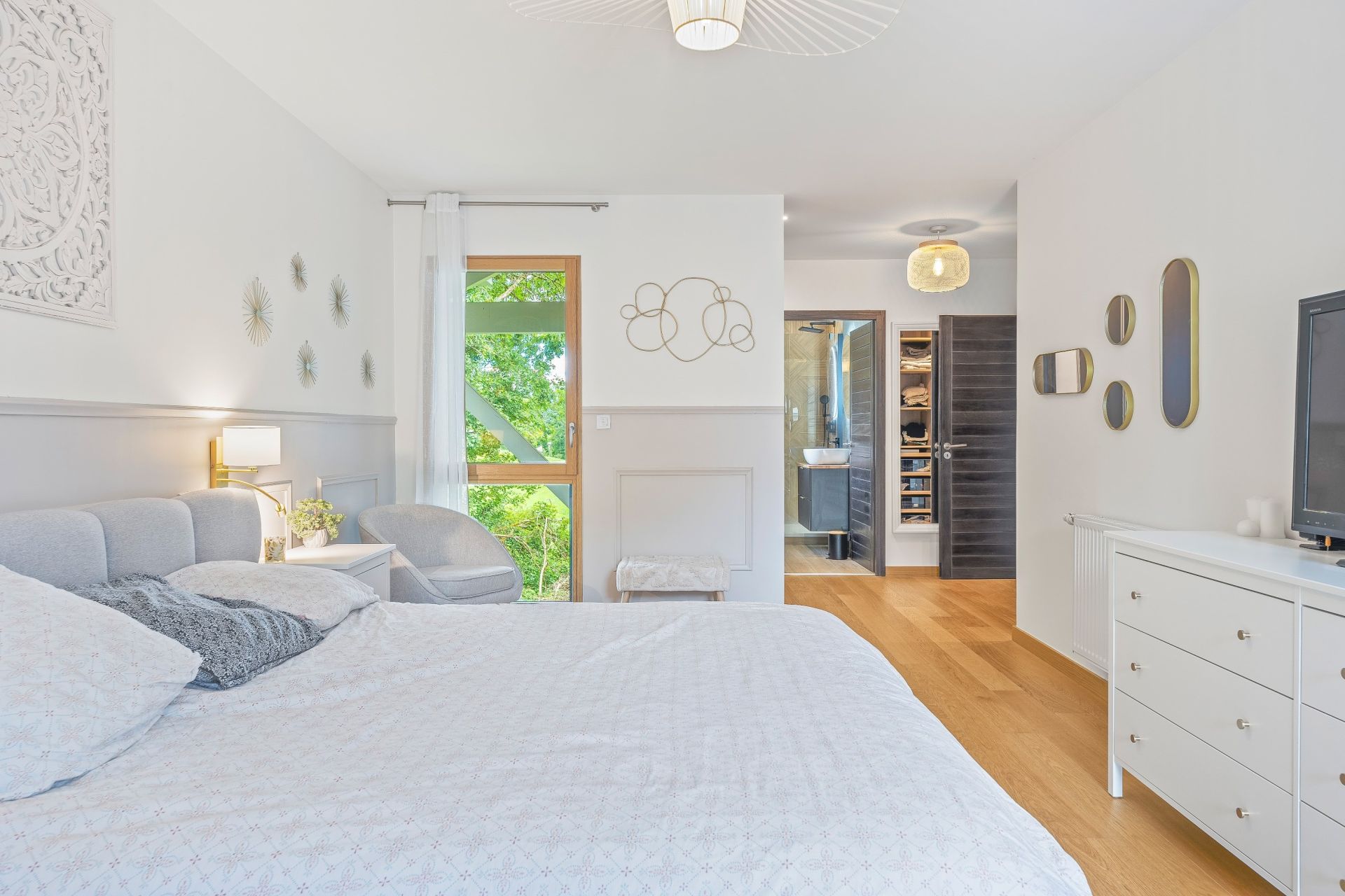 house 6 Rooms for sale on DIVONNE LES BAINS (01220)