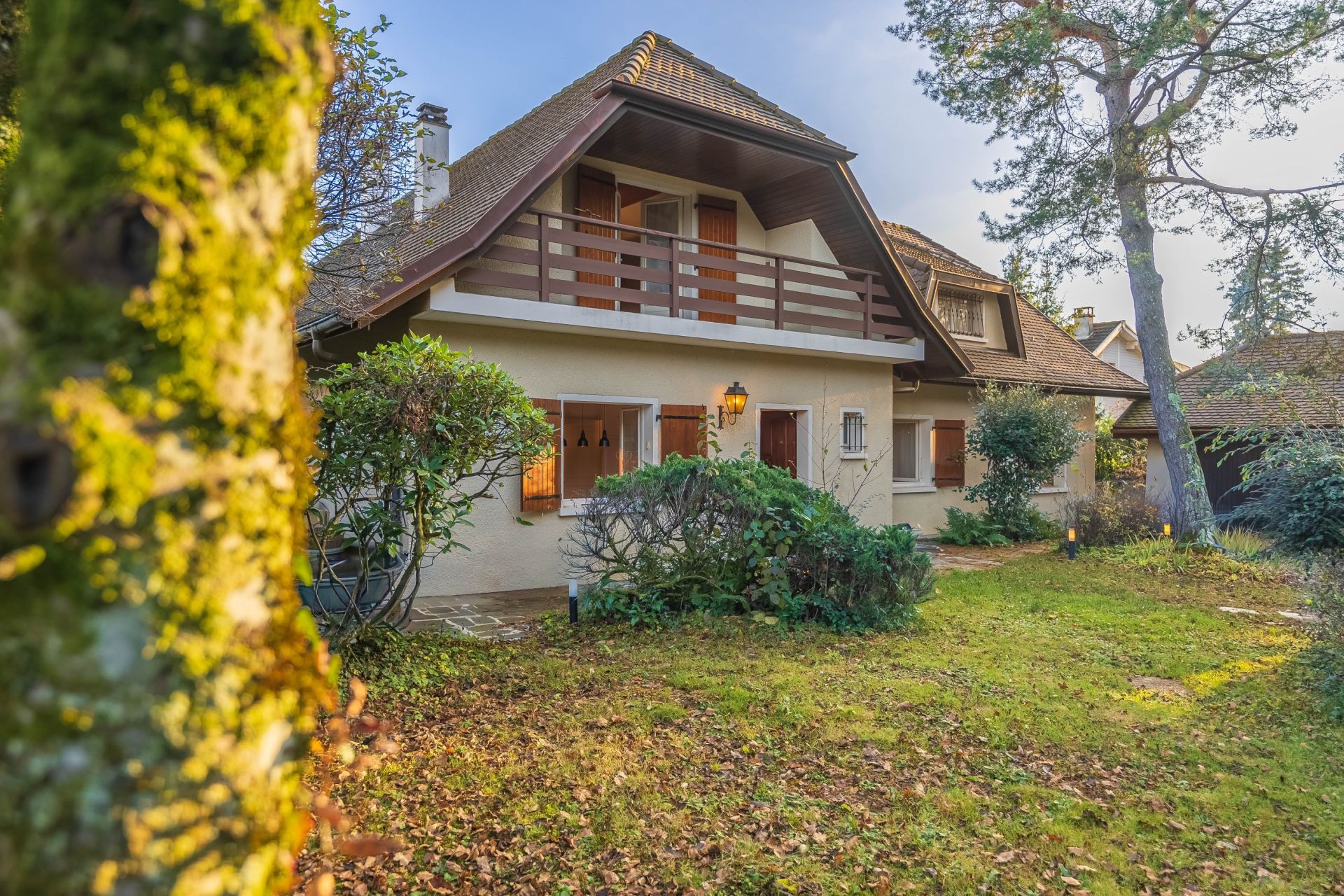 house 8 Rooms for sale on DIVONNE LES BAINS (01220)