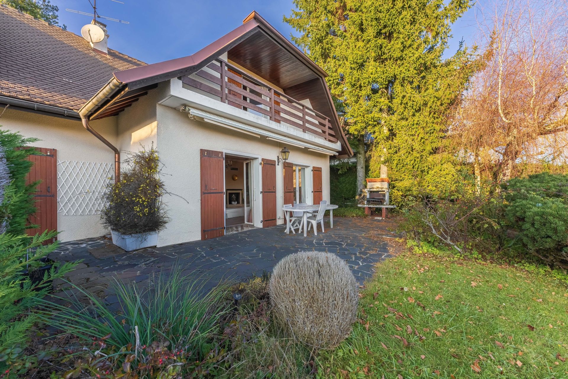 house 8 Rooms for sale on DIVONNE LES BAINS (01220)