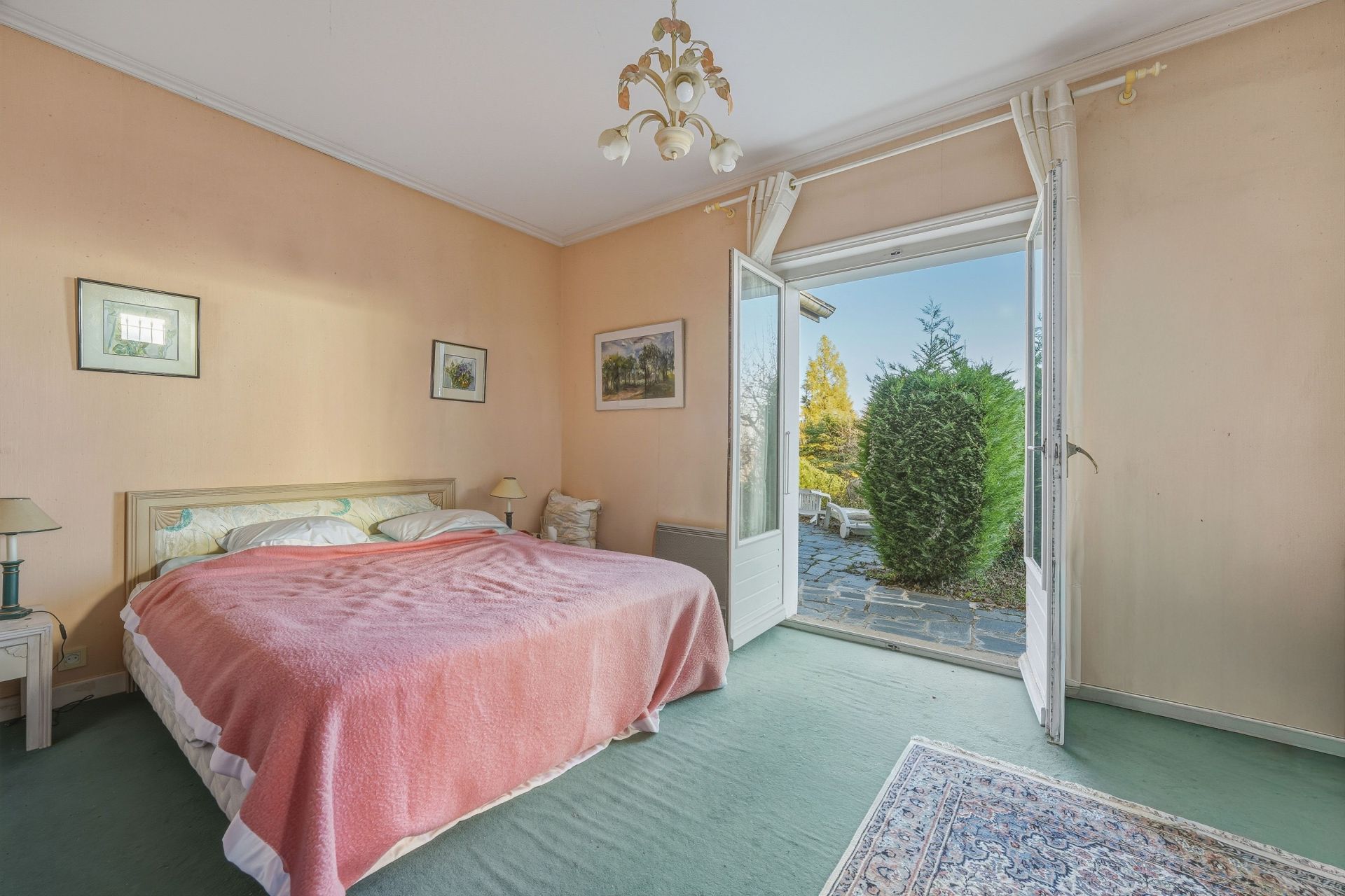 house 8 Rooms for sale on DIVONNE LES BAINS (01220)