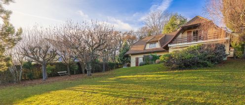 house 8 Rooms for sale on DIVONNE LES BAINS (01220)