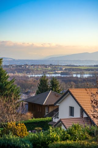 house 8 Rooms for sale on DIVONNE LES BAINS (01220)