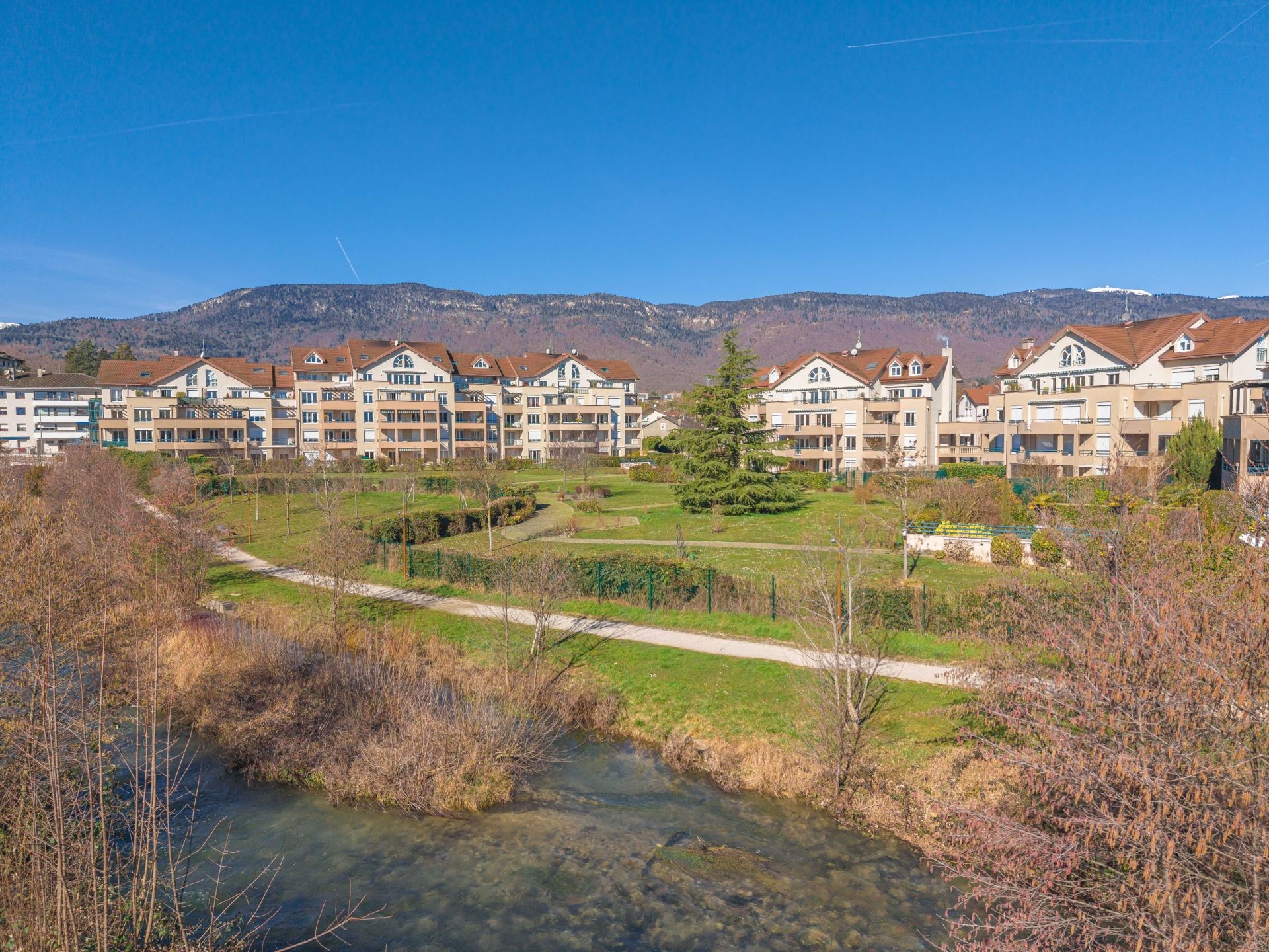 apartment 5 Rooms for sale on DIVONNE LES BAINS (01220)