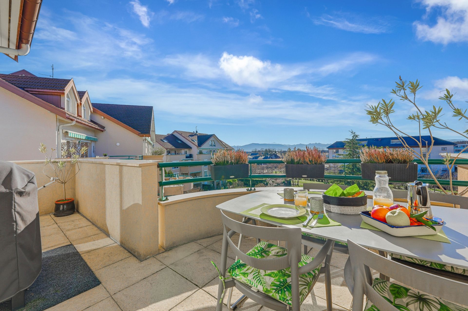 apartment 5 Rooms for sale on DIVONNE LES BAINS (01220)