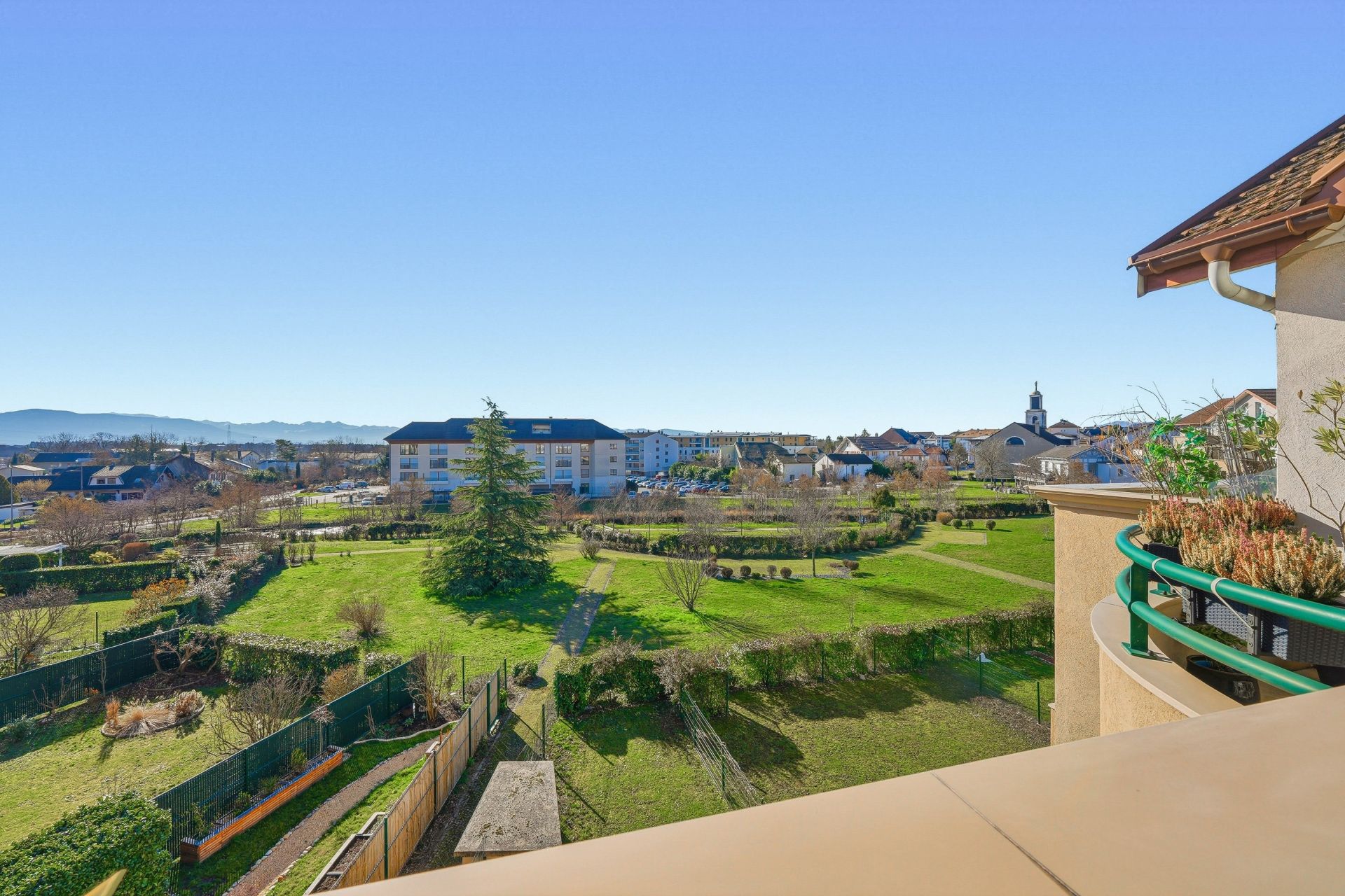 apartment 5 Rooms for sale on DIVONNE LES BAINS (01220)