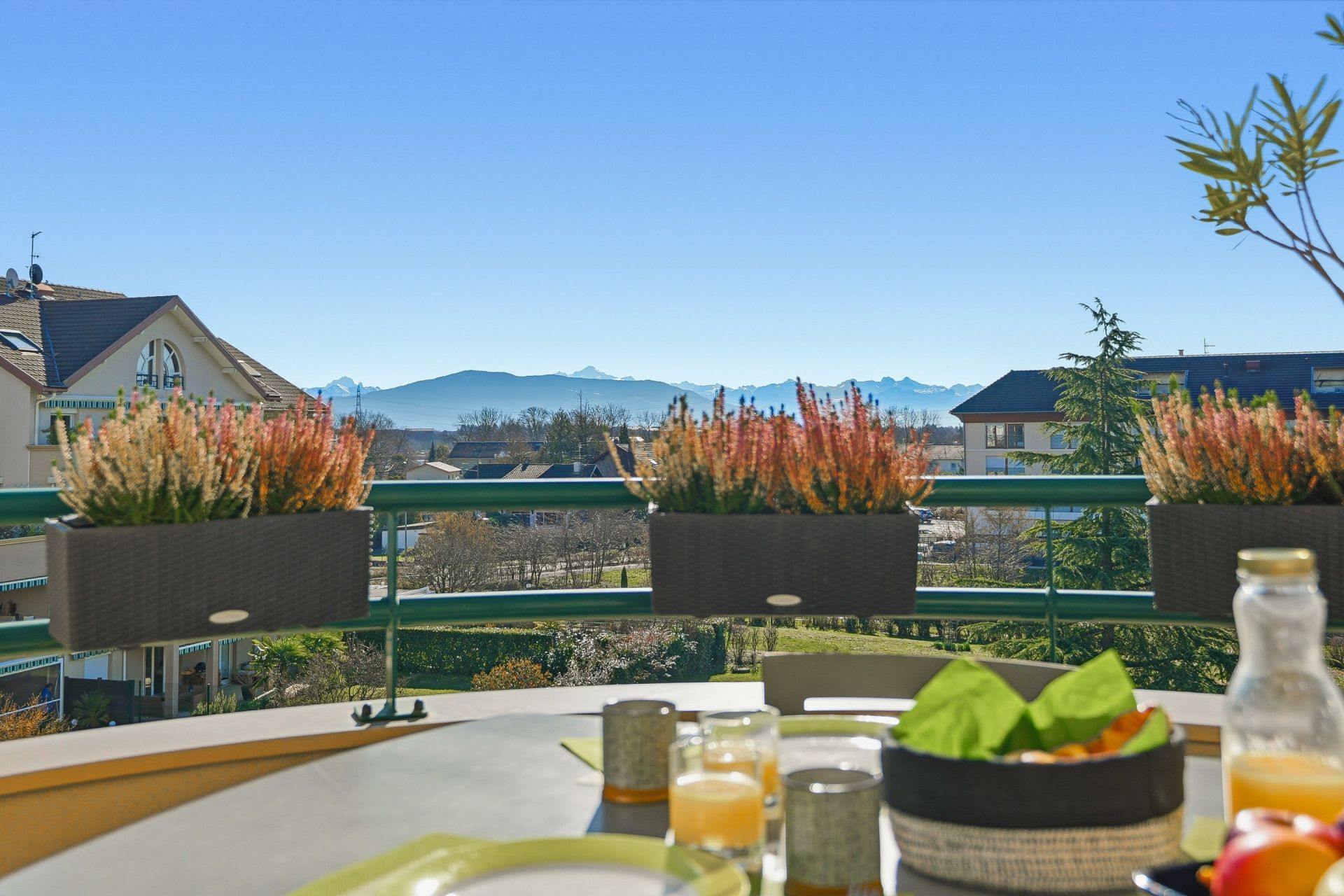 apartment 5 Rooms for sale on DIVONNE LES BAINS (01220)