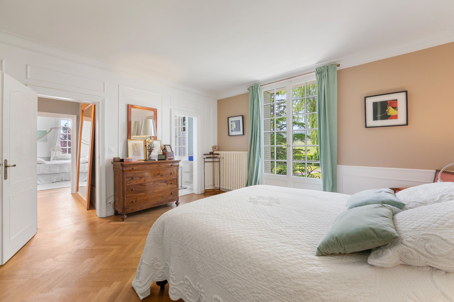 house 8 Rooms for sale on DIVONNE LES BAINS (01220)