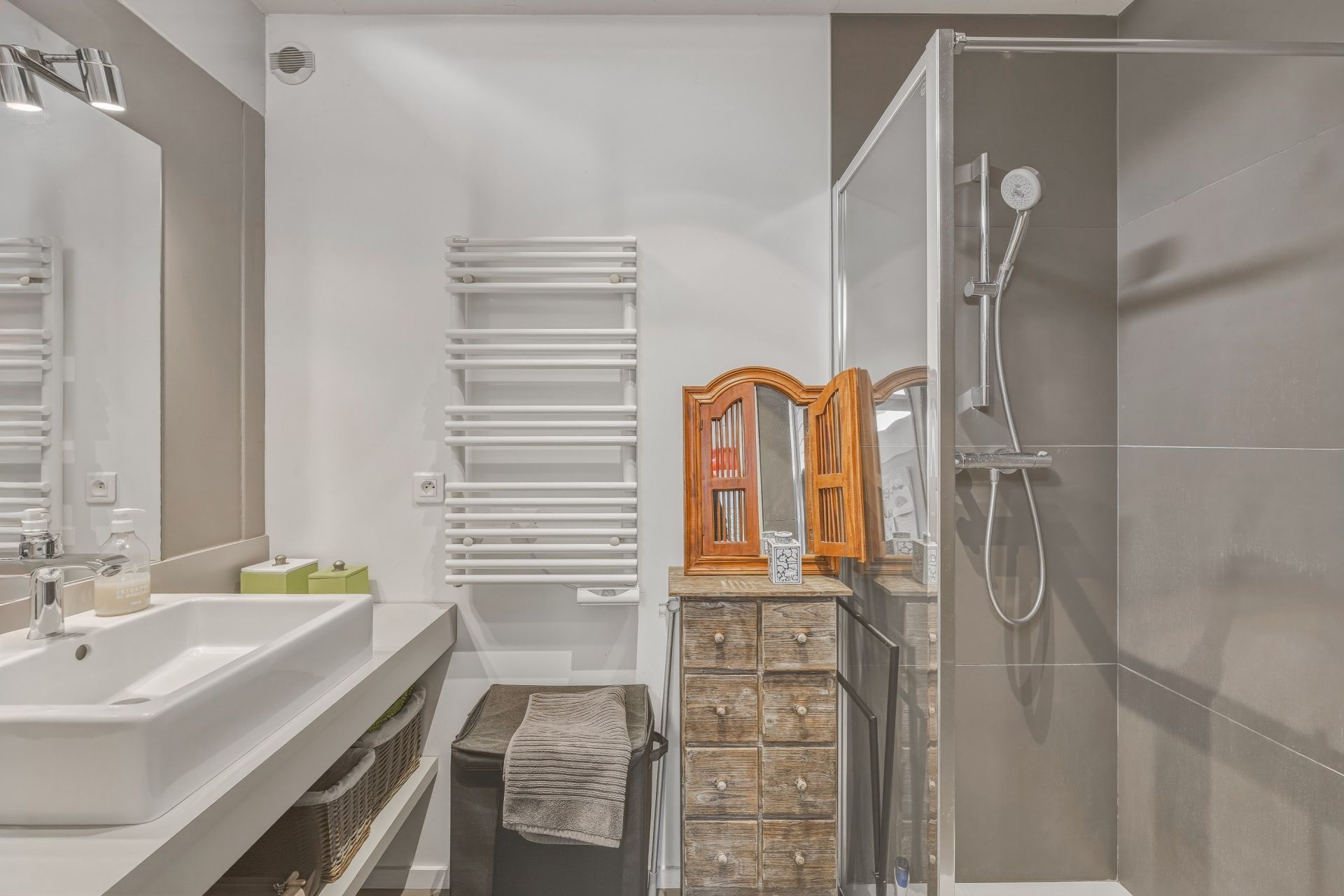 house 7 Rooms for sale on DIVONNE LES BAINS (01220)