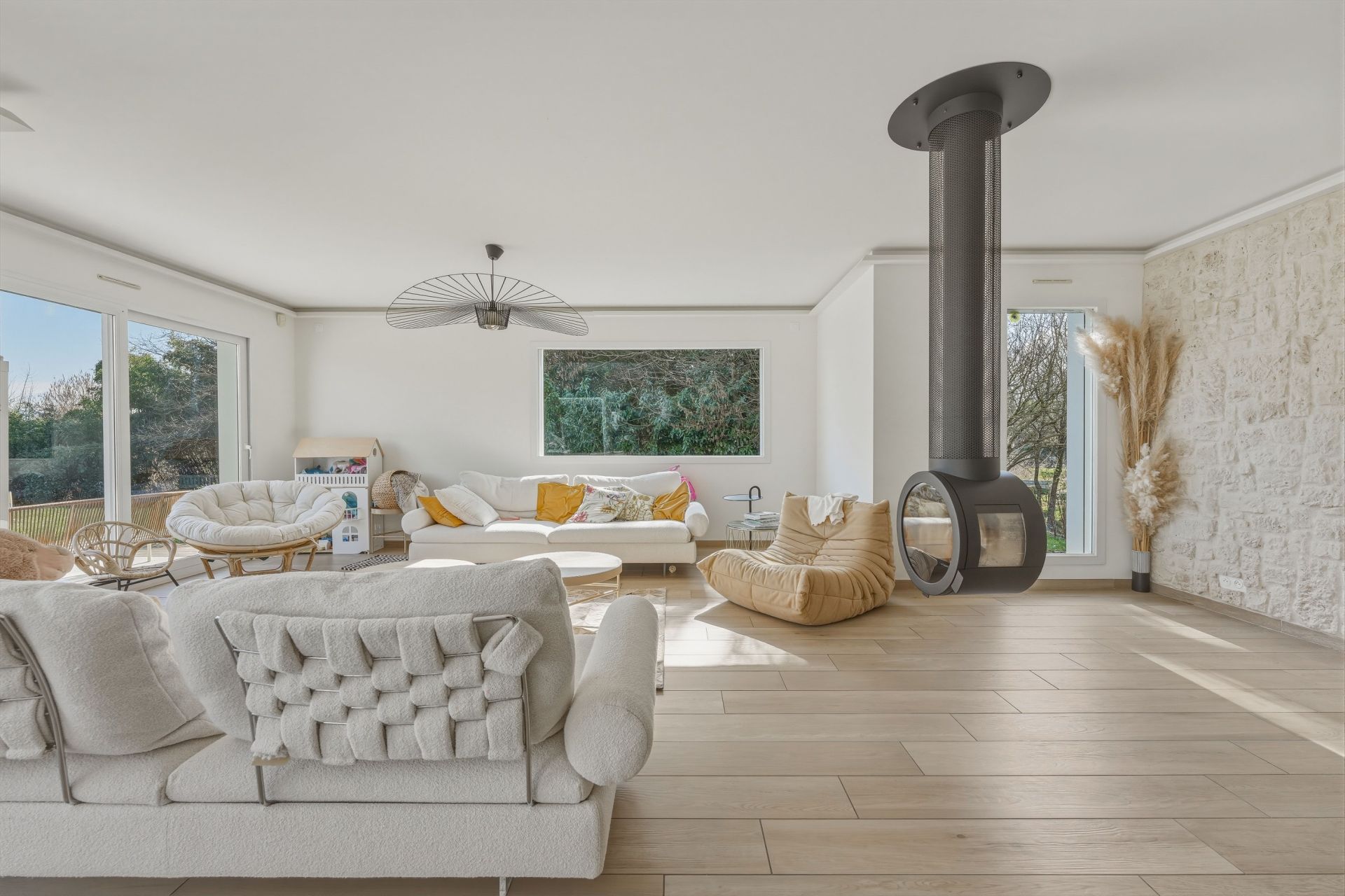 villa 7 Rooms for sale on ST GENIS POUILLY (01630)