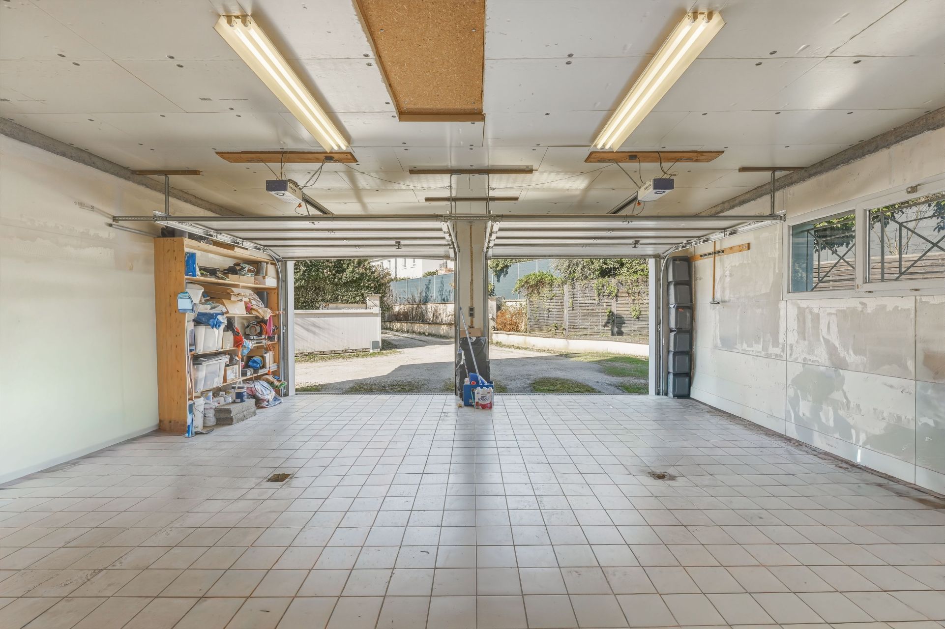 villa 7 Rooms for sale on ST GENIS POUILLY (01630)