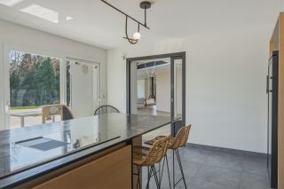 villa 7 Rooms for sale on ST GENIS POUILLY (01630)