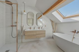 villa 7 Rooms for sale on ST GENIS POUILLY (01630)