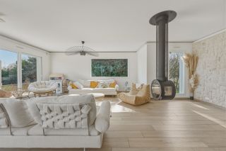 villa 7 Rooms for sale on ST GENIS POUILLY (01630)