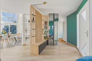 villa 7 Rooms for sale on ST GENIS POUILLY (01630)