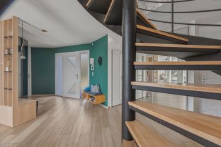 villa 7 Rooms for sale on ST GENIS POUILLY (01630)