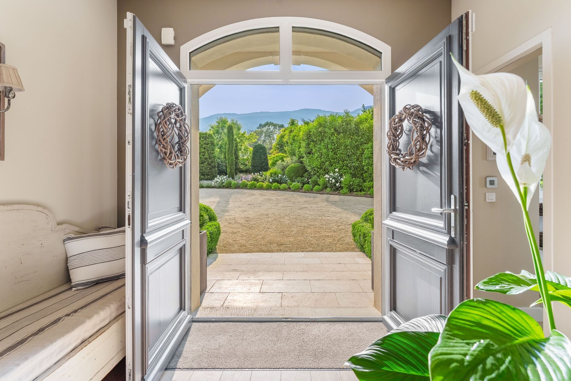 maison 10 Pièces en vente sur CHEVRY (01170)
