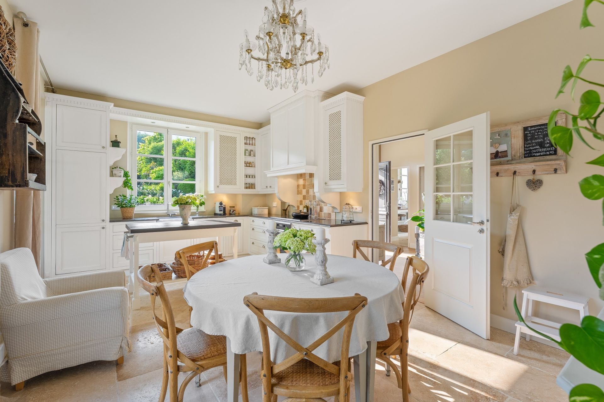 house 10 Rooms for sale on CHEVRY (01170)