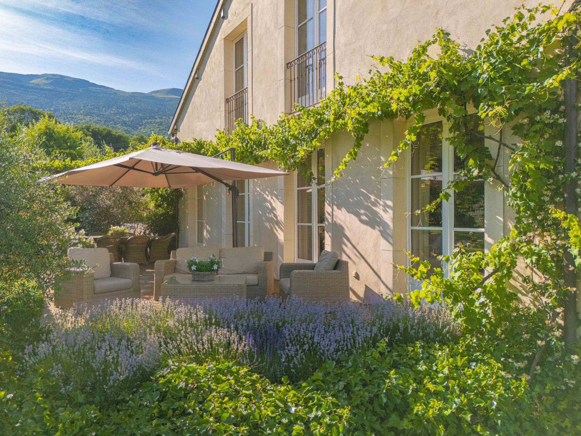 maison 10 Pièces en vente sur CHEVRY (01170)