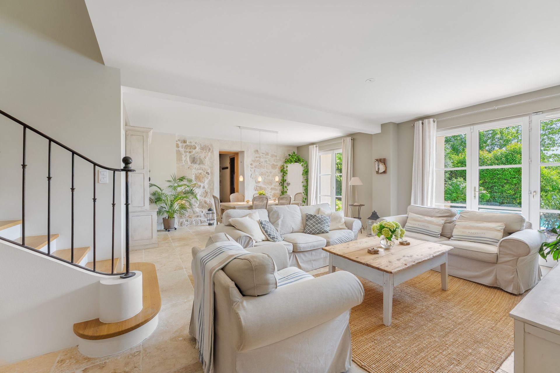 maison 10 Pièces en vente sur CHEVRY (01170)