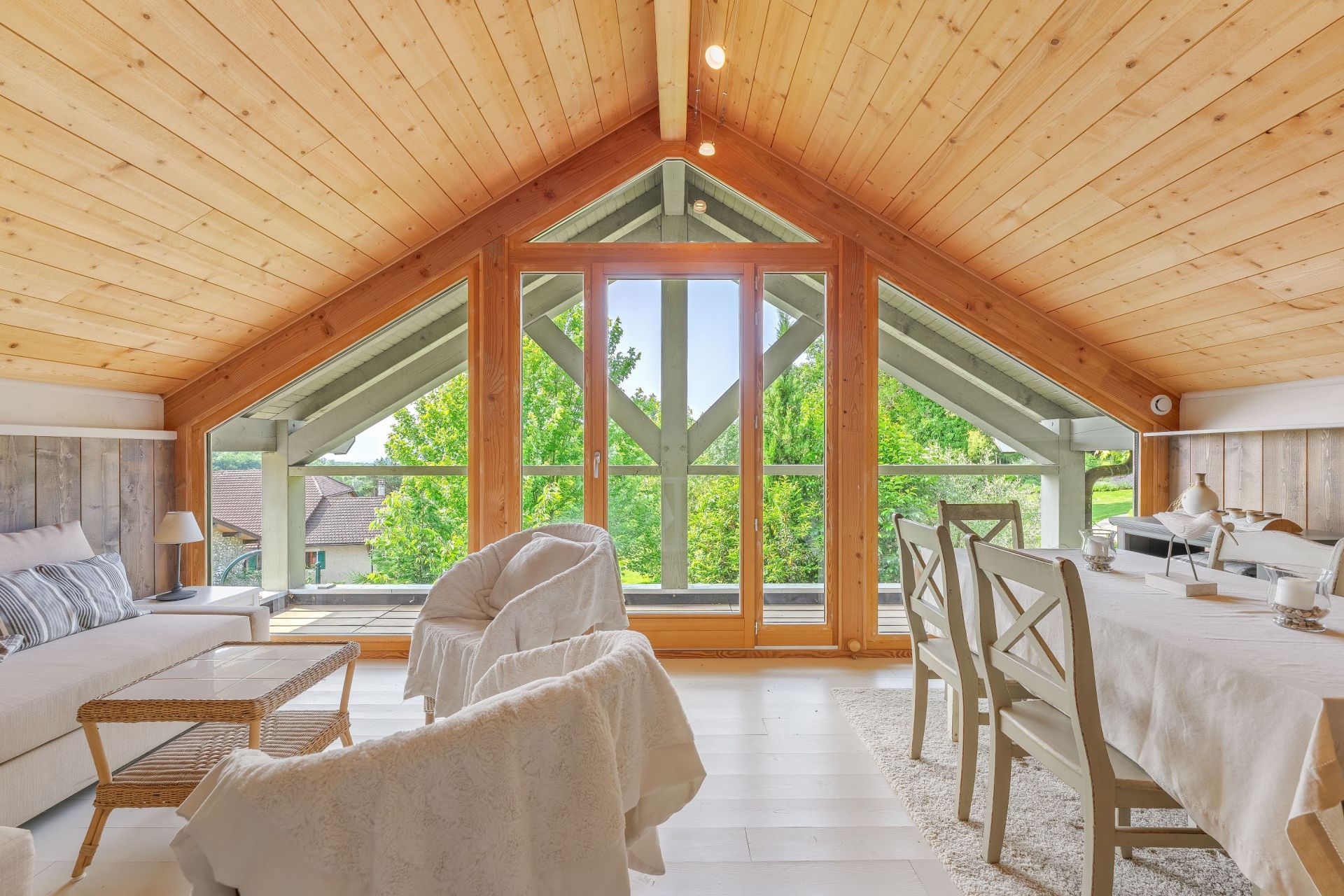 maison 10 Pièces en vente sur CHEVRY (01170)