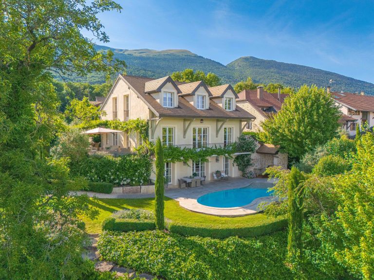 maison 10 Pièces en vente sur CHEVRY (01170)