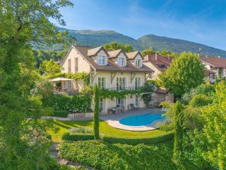 house 10 Rooms for sale on CHEVRY (01170)