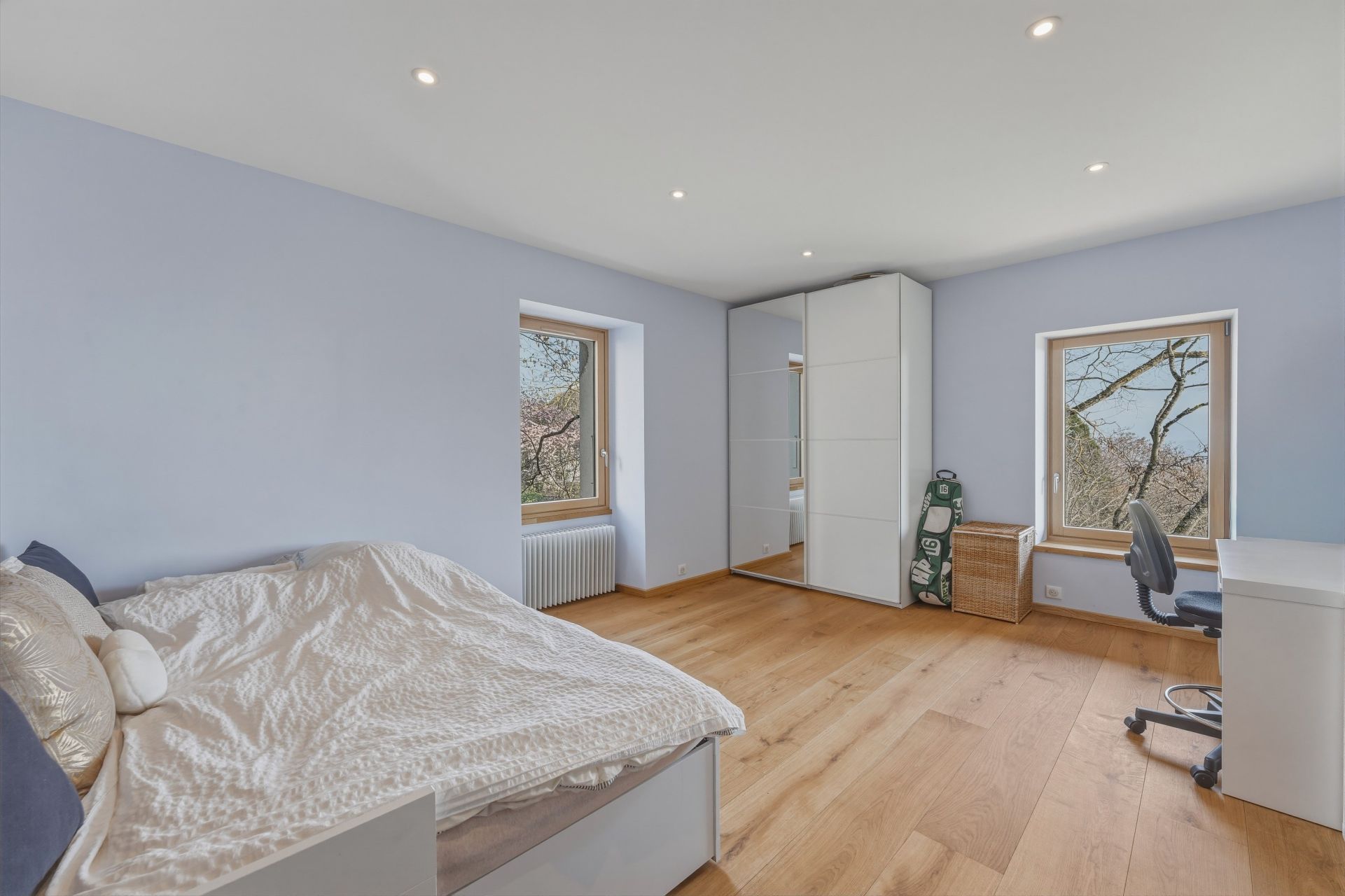 house 12 Rooms for sale on GRILLY (01220)