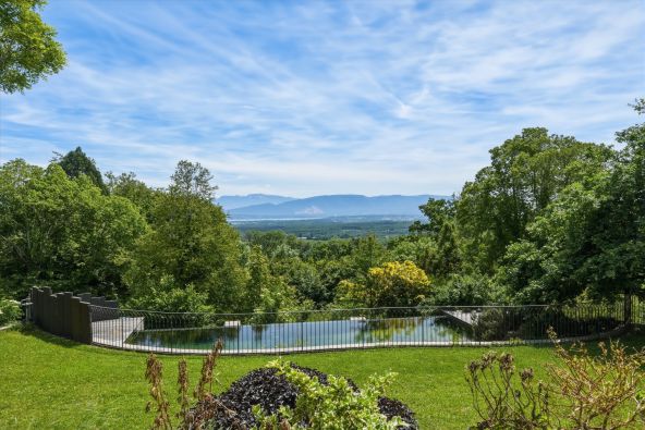 Vente Maison Grilly 12&nbsp;Pièces 587&nbsp;m²