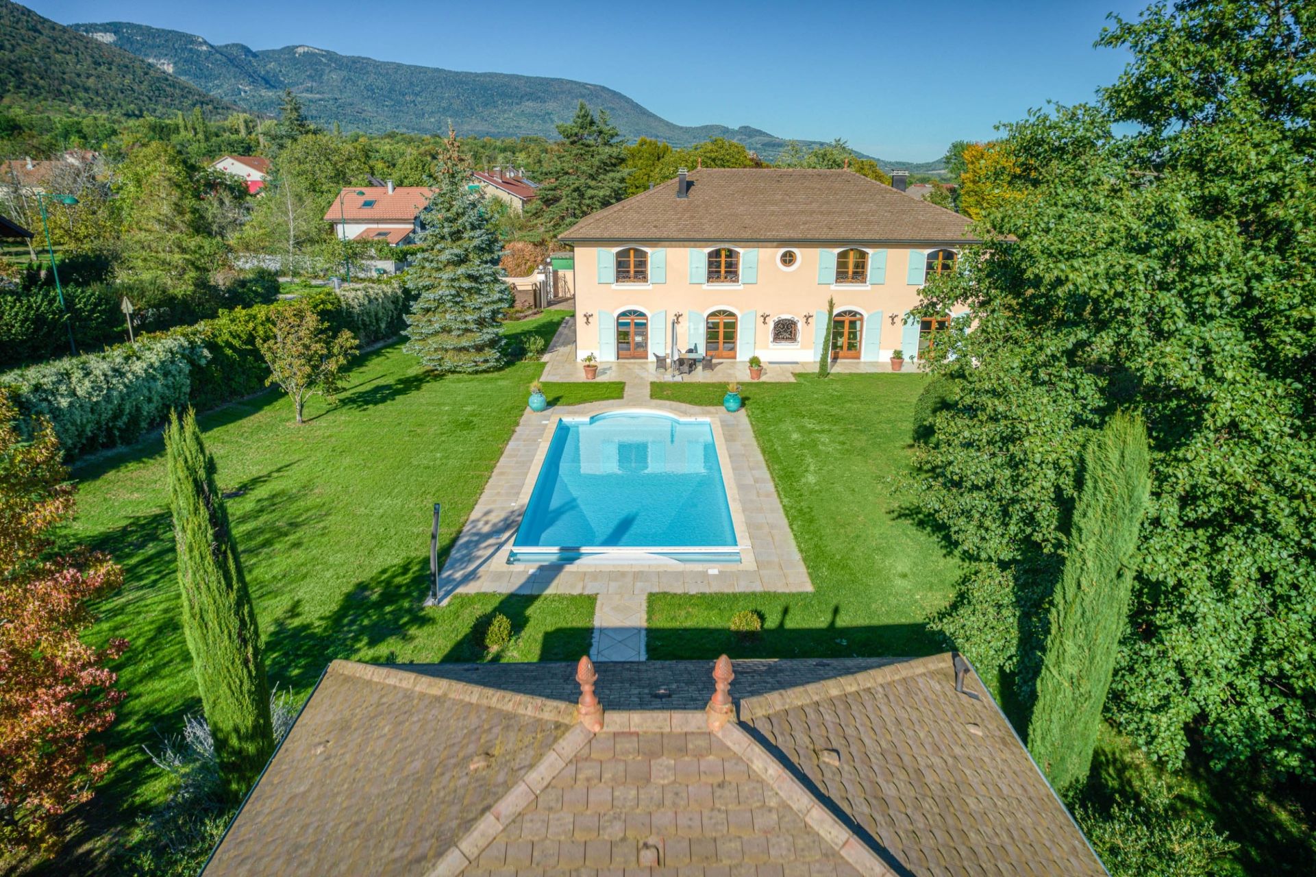 house 12 Rooms for sale on ECHENEVEX (01170)