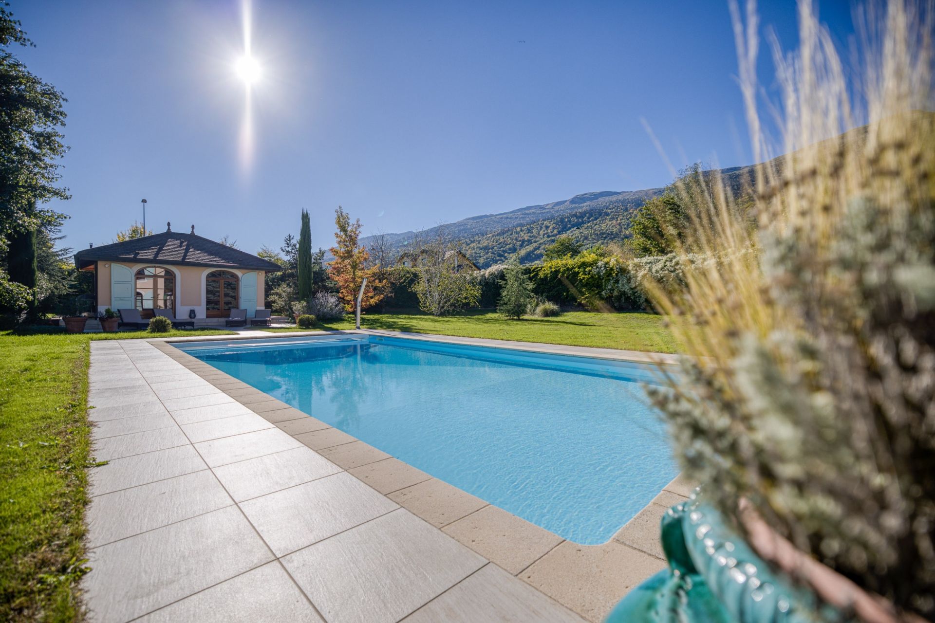 house 12 Rooms for sale on ECHENEVEX (01170)