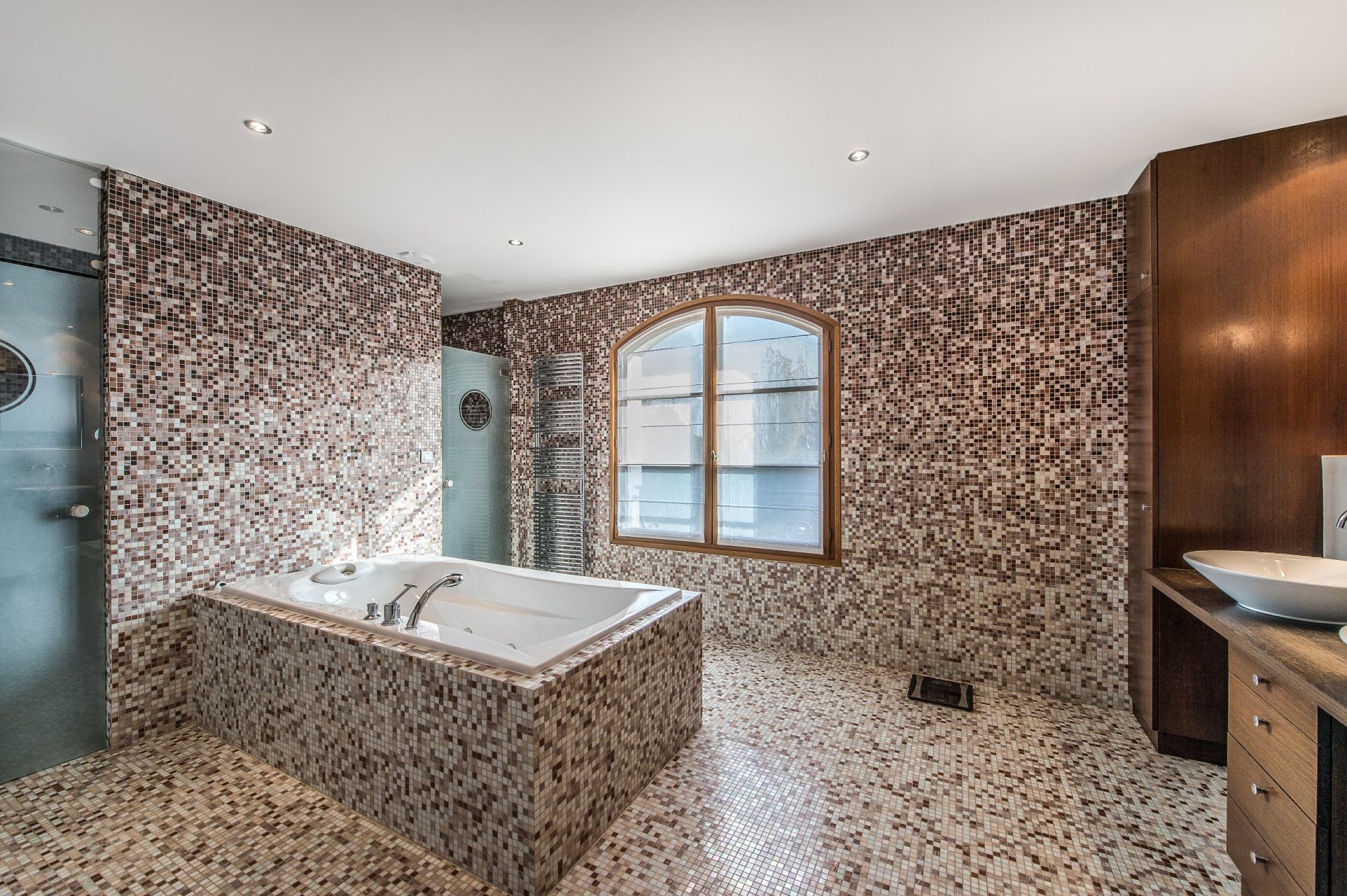 house 12 Rooms for sale on ECHENEVEX (01170)