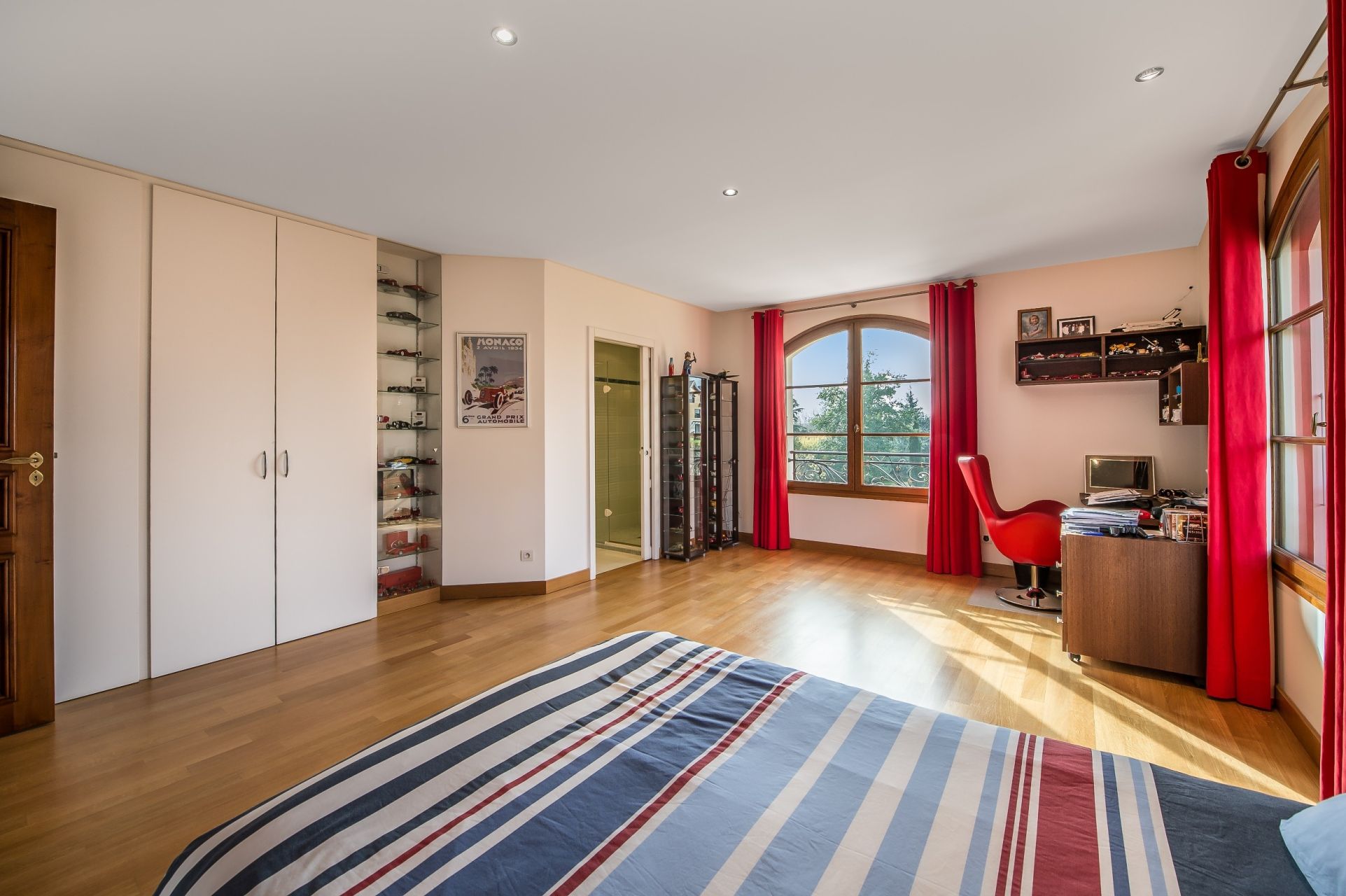 house 12 Rooms for sale on ECHENEVEX (01170)