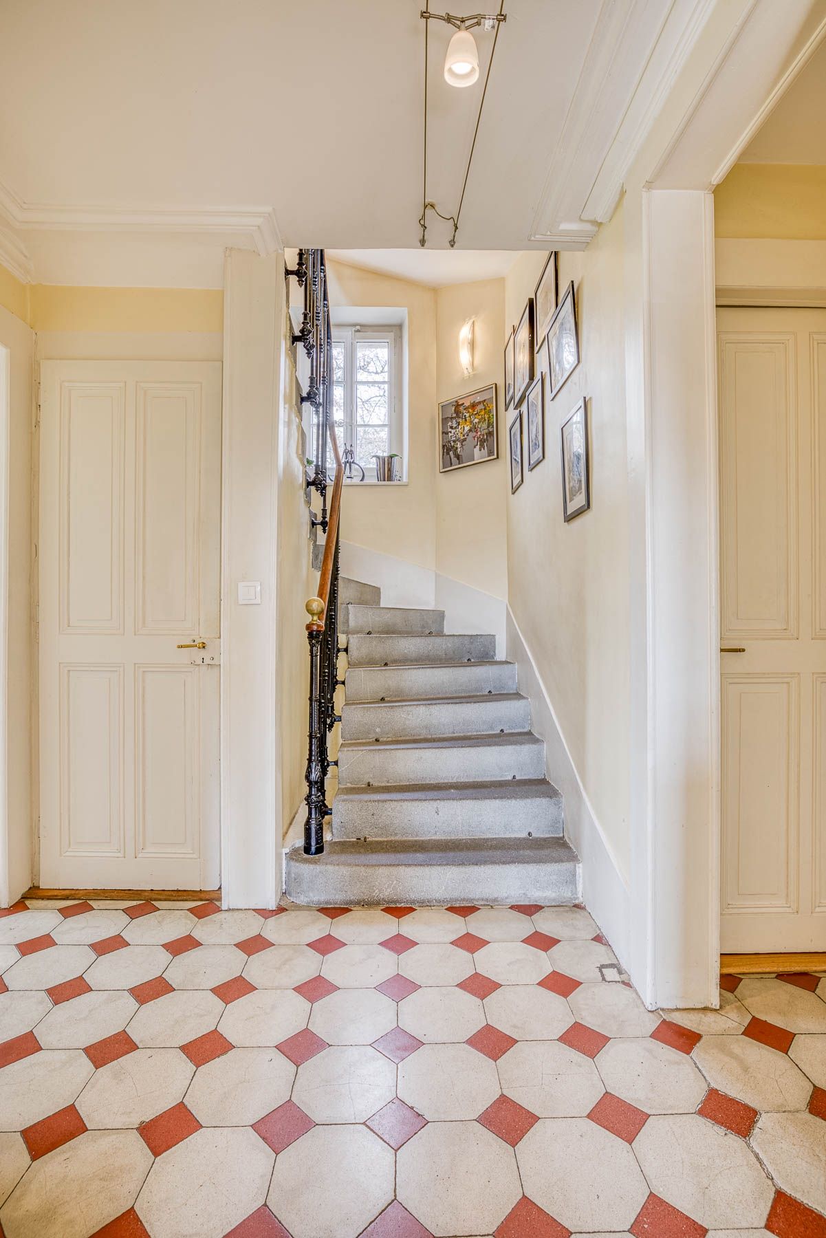 house 8 Rooms for sale on DIVONNE LES BAINS (01220)