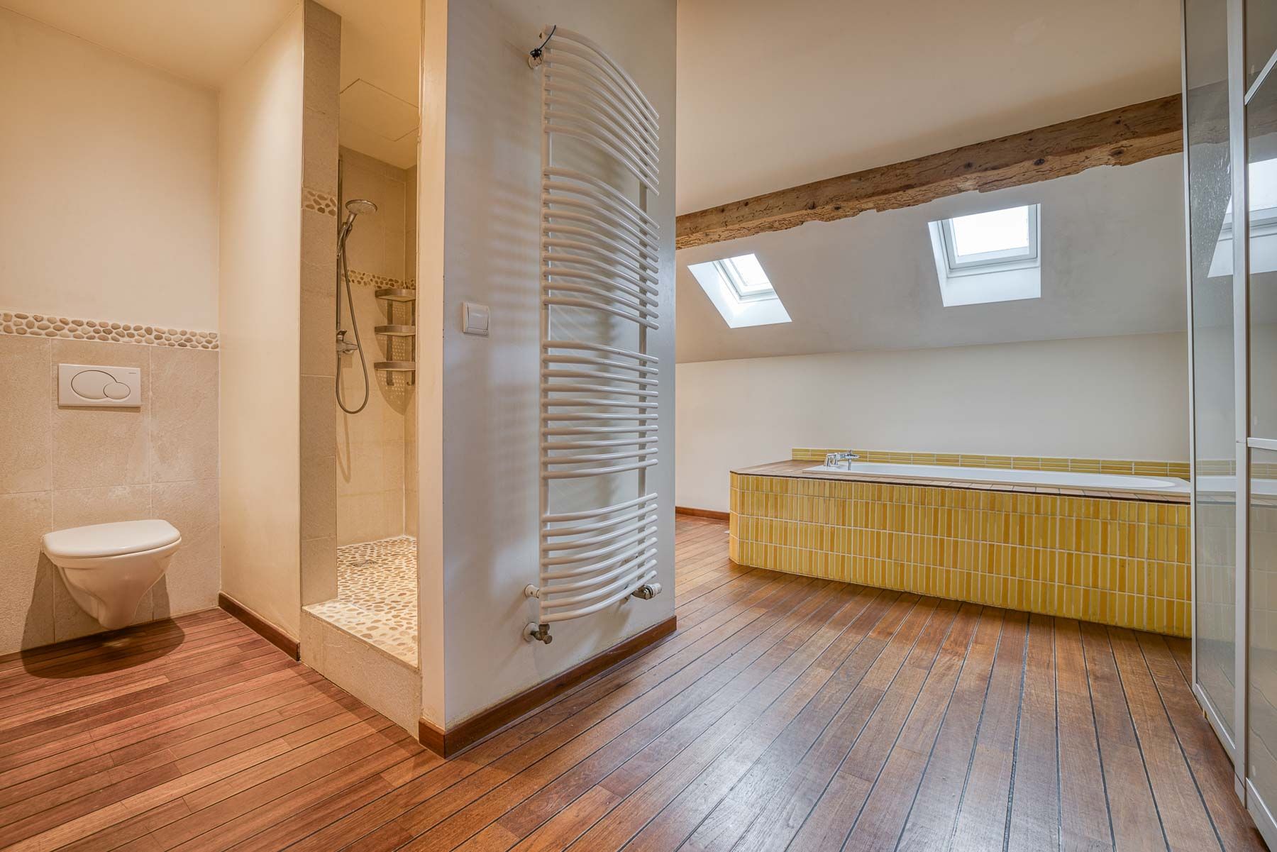 house 8 Rooms for sale on DIVONNE LES BAINS (01220)