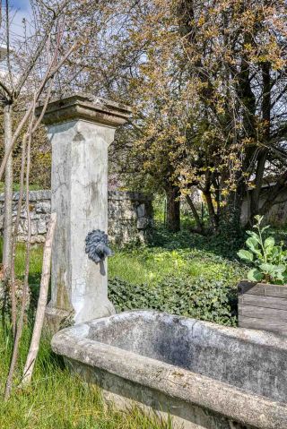 house 8 Rooms for sale on DIVONNE LES BAINS (01220)