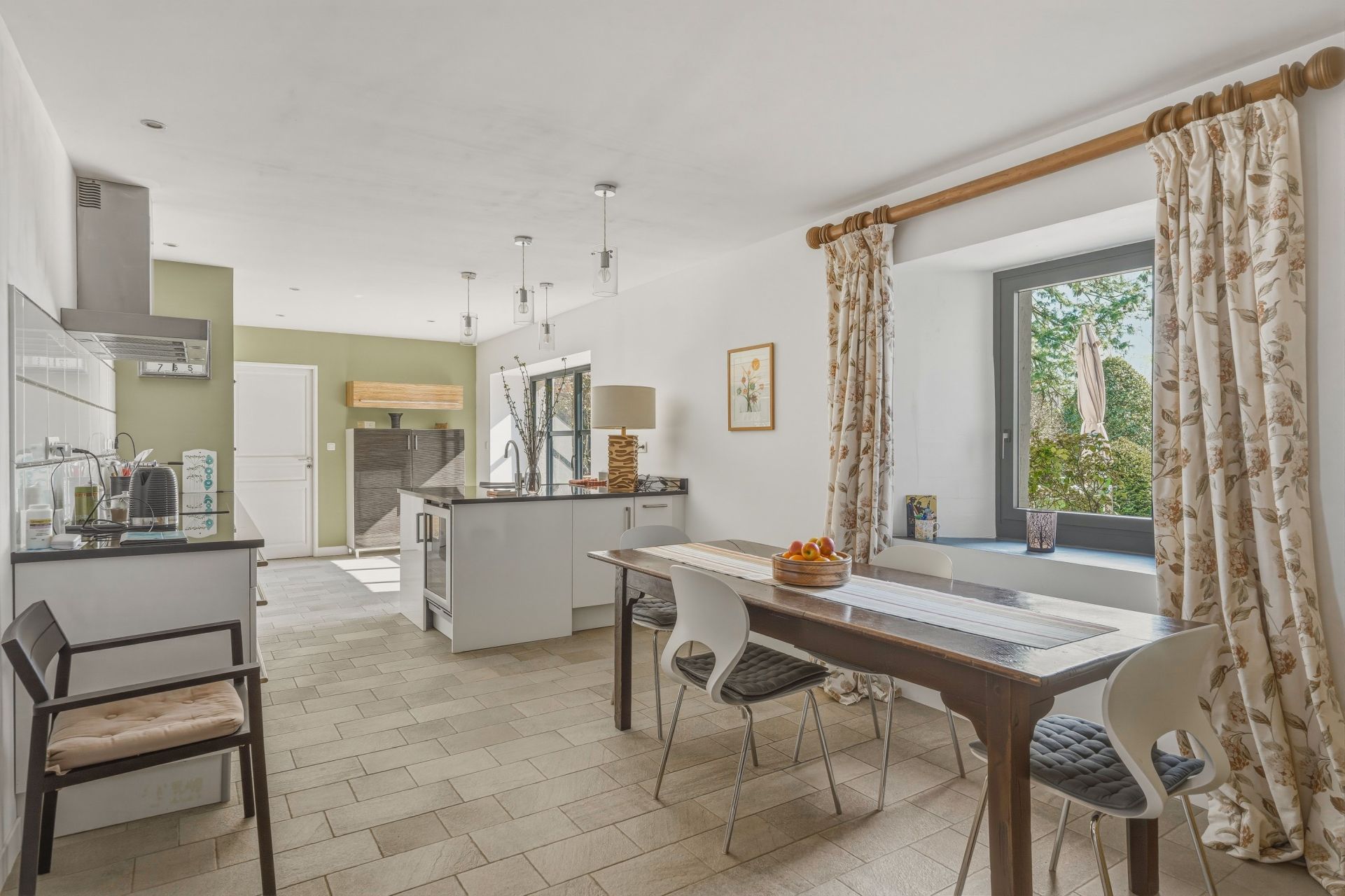 house 8 Rooms for sale on DIVONNE LES BAINS (01220)