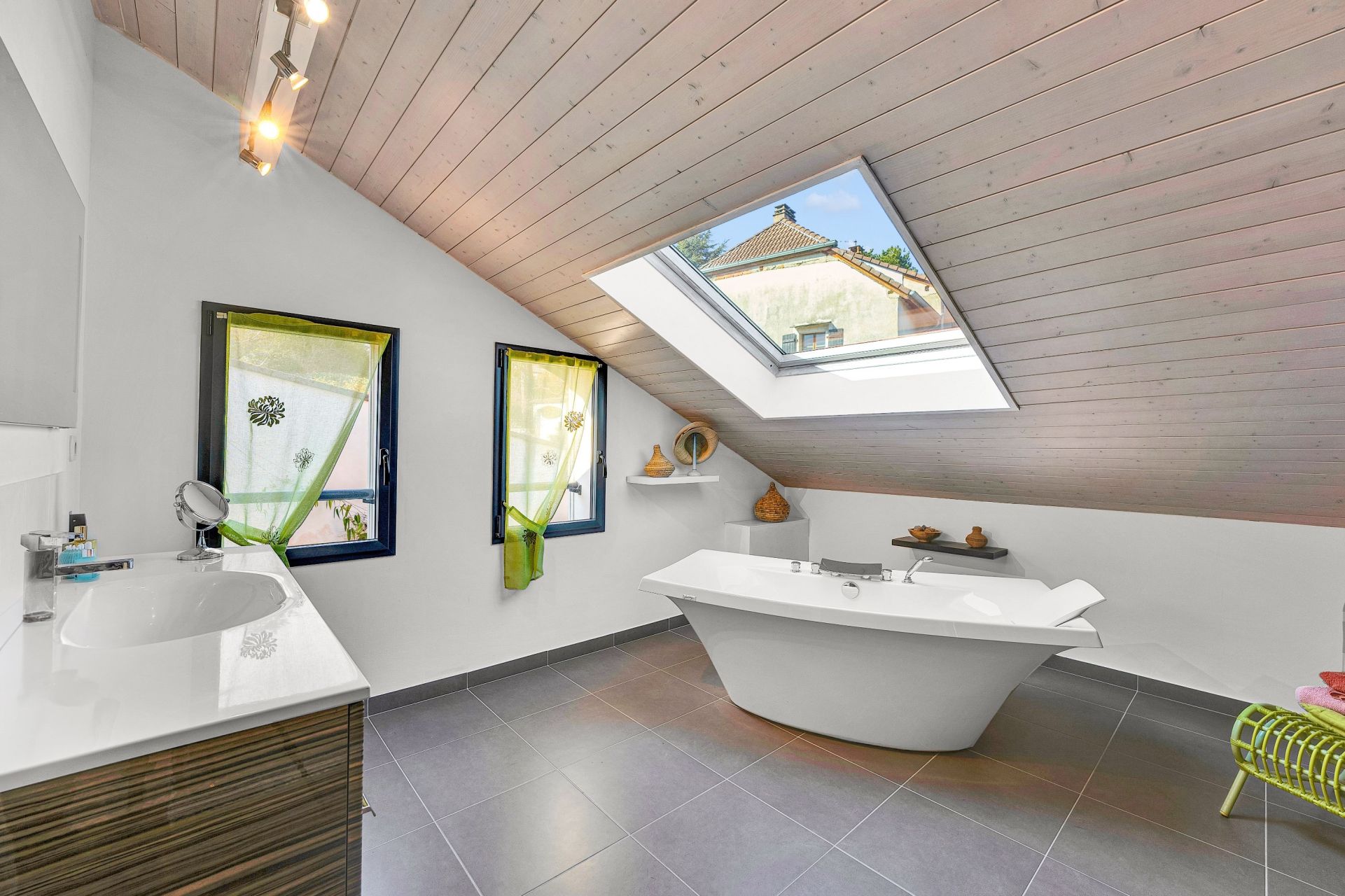house 8 Rooms for sale on DIVONNE LES BAINS (01220)