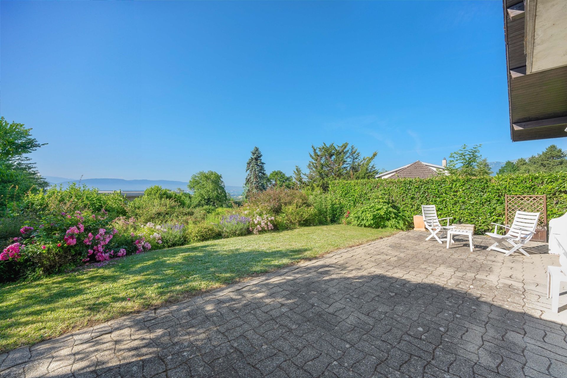 house 7 Rooms for sale on GRILLY (01220)