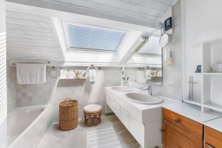 house 7 Rooms for sale on GRILLY (01220)